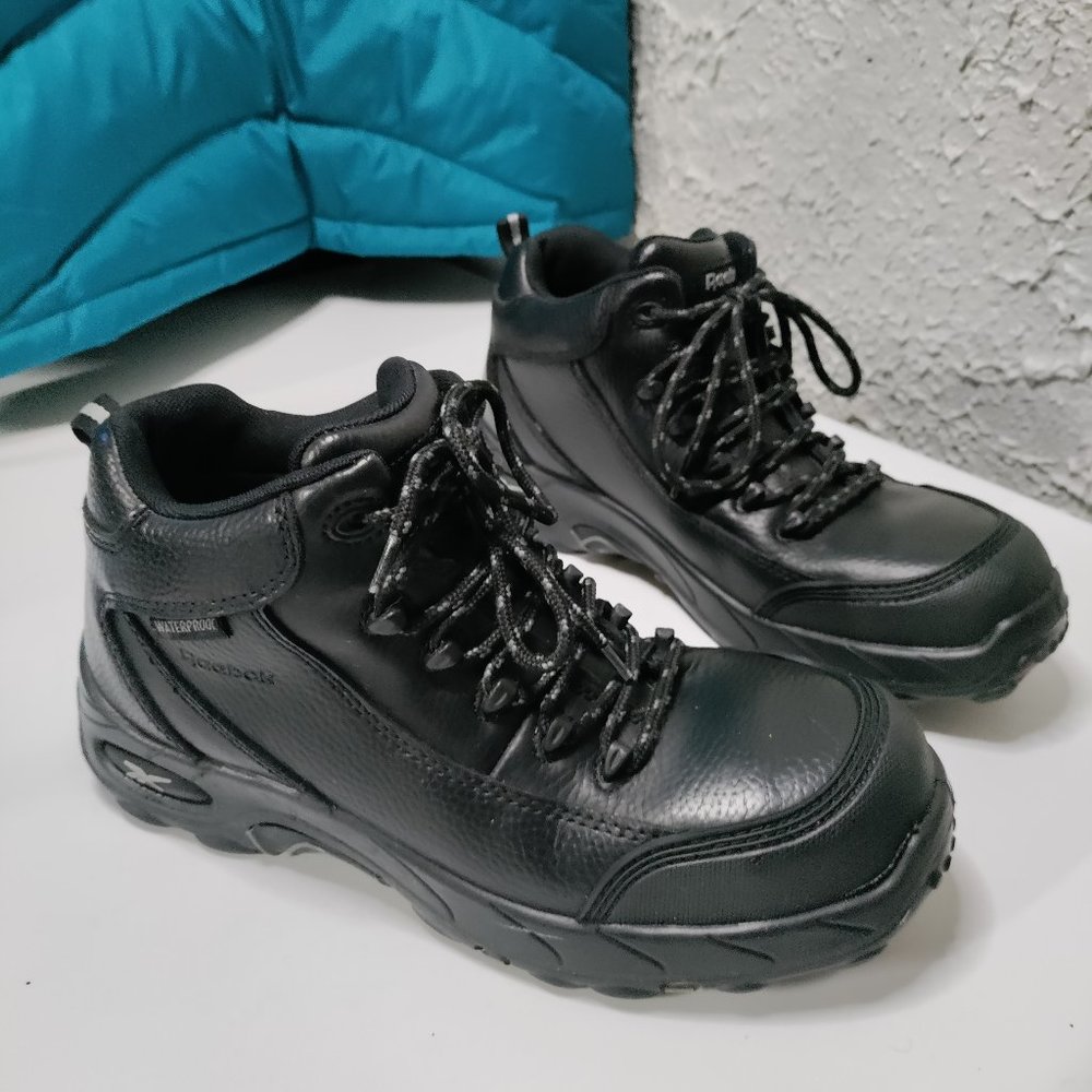 Reebok Tiahawk Boots Mens Sz 8.5 EW Womens Sz 10.5 EW Slip Resistant Waterproof